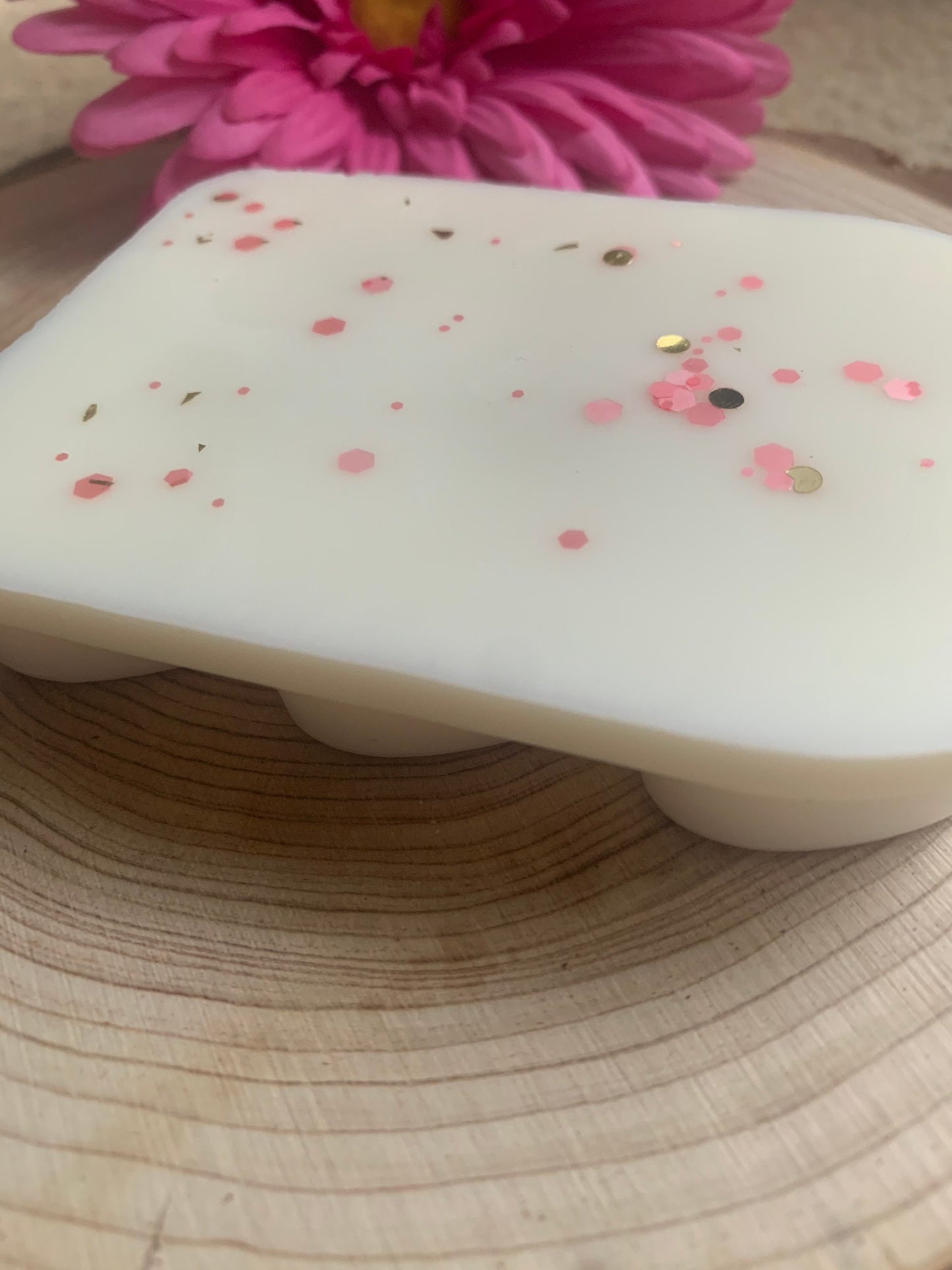La vie belle luxury soy wax melts - highly scented,heart clamshell 80gram.