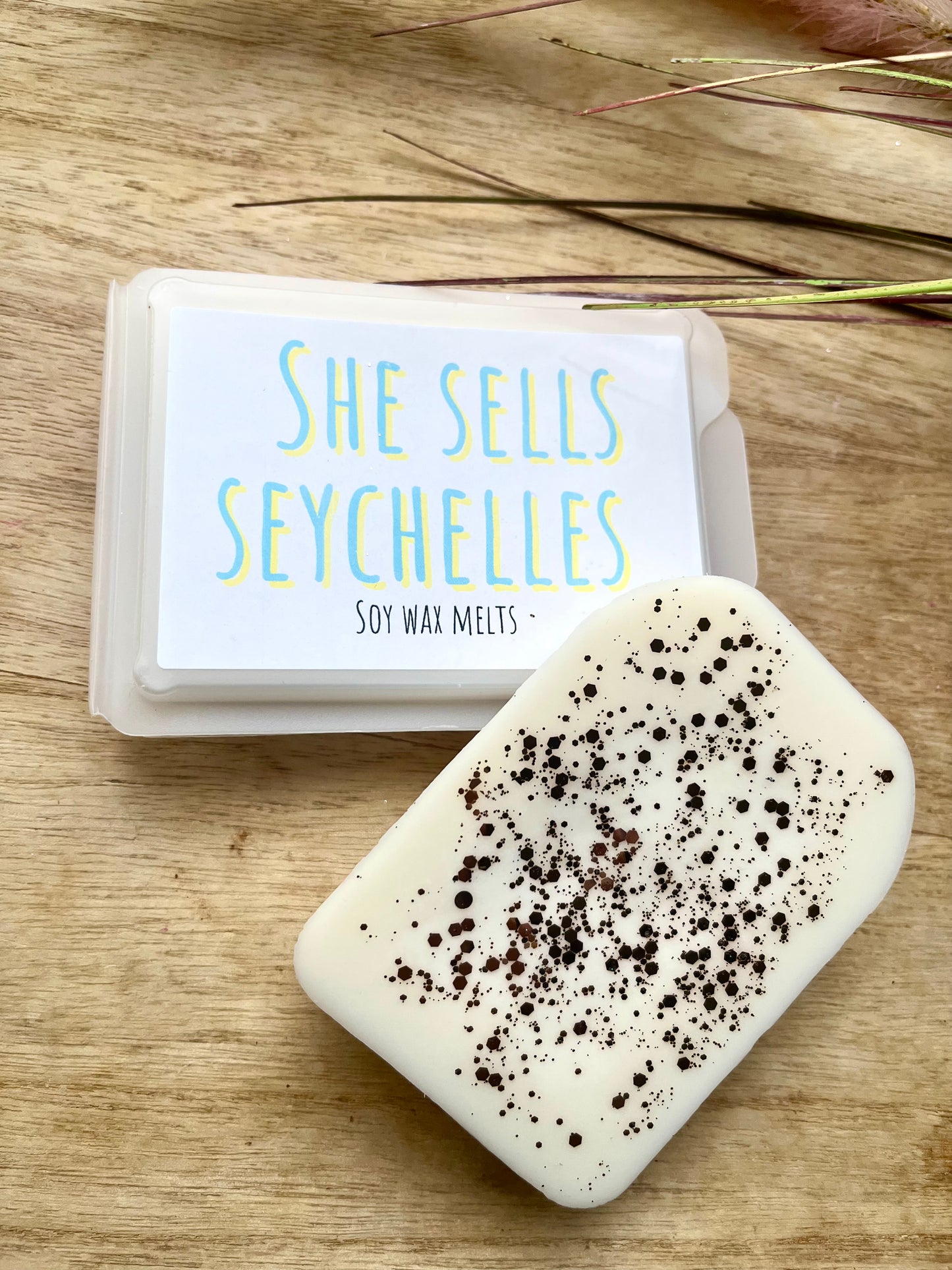 Seychelles luxury soy wax melts - highly scented,heart clamshell 80gram.